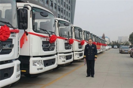 某軍區(qū)部門采購13臺東風D9壓縮垃圾車