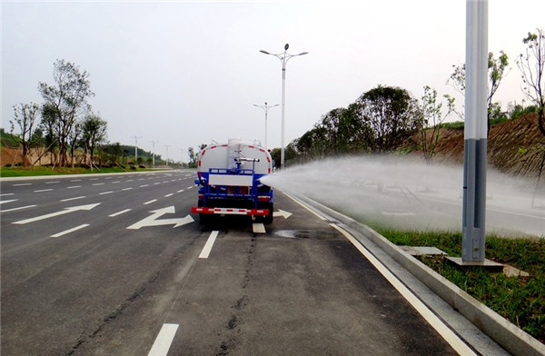 東風D9灑水車側噴功能圖片