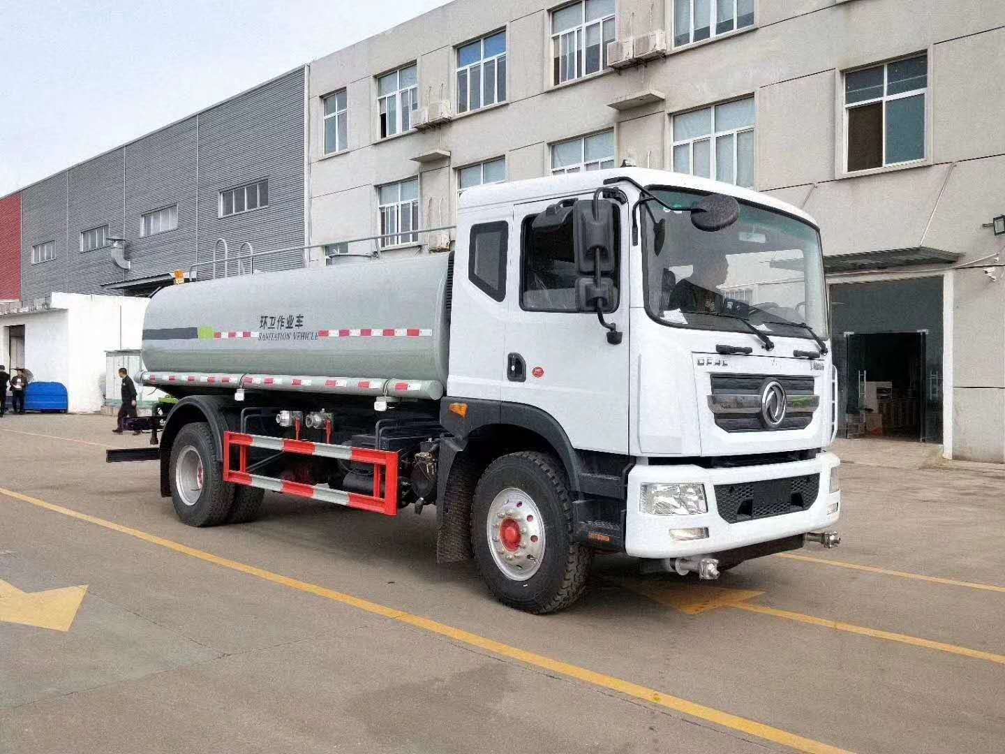 12方灑水車